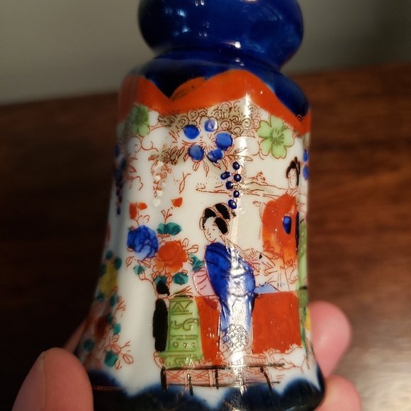 Vintage Handpainted Salt & Pepper Shaker Set - Picture 11 of 12